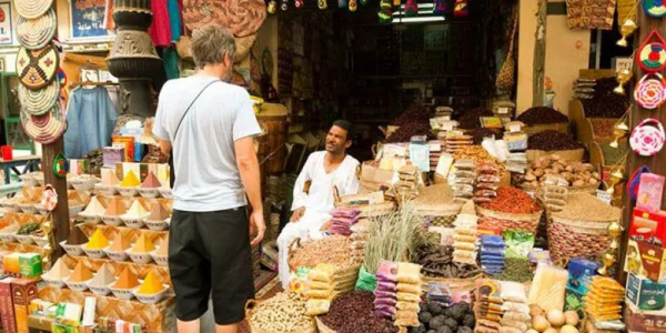 Du Lịch Ai Cập Nên Mua Gì Làm Quà? Giấy Cói, Gia Vị Và Tinh Dầu