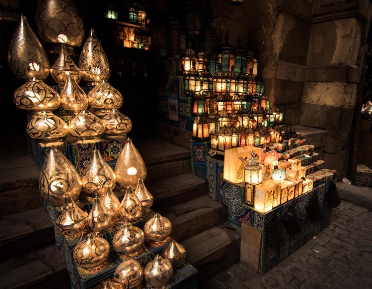 Đèn lồng và ngõ hẹp tại chợ Khan el-Khalili