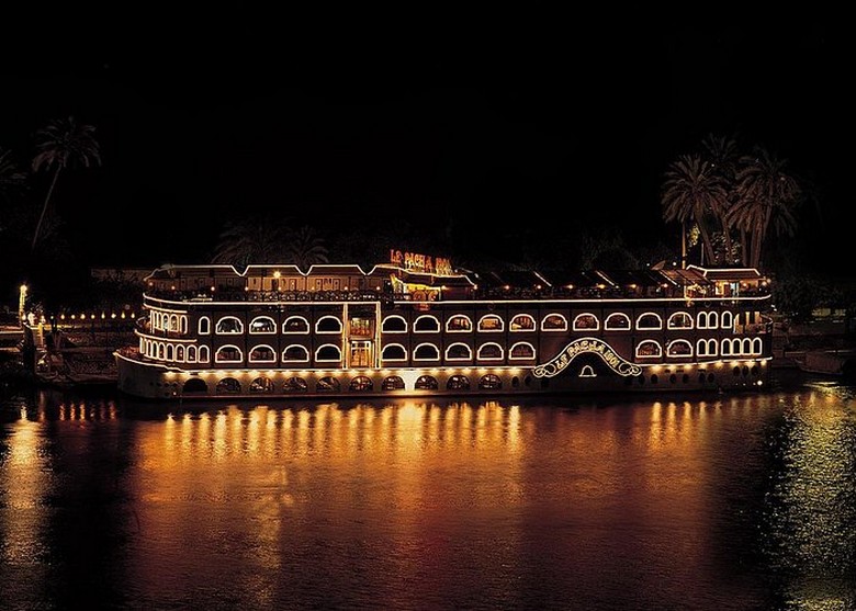 Du thuyền ăn tối trên sông Nile về đêm
