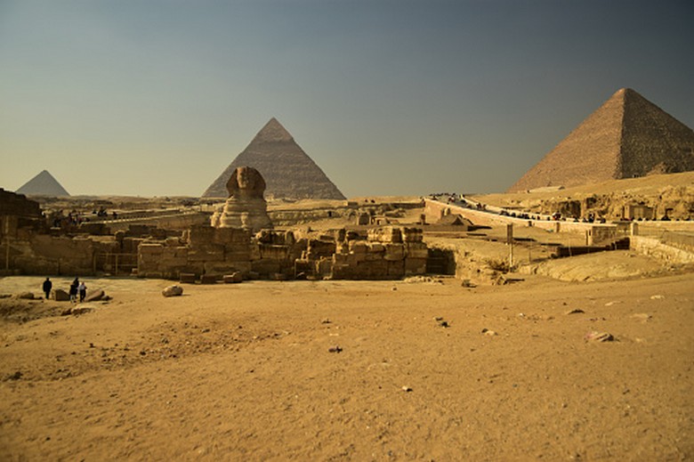 Ba kim tự tháp Khufu, Khafre và Menkaure nhìn từ điểm ngắm toàn cảnh