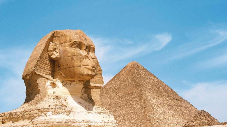 Toàn cảnh Kim tự tháp Giza và tượng nhân sư Sphinx dưới nắng