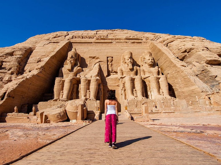 Đền nữ hoàng Hatshepsut dựng áp vách núi đá vôi